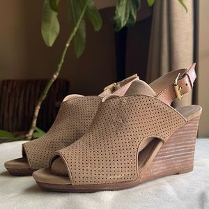 Reba Sandals NEW!! Size 5.5 Suede Wedges nude tan gold